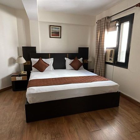 8Fold-Pinecrest By Larisa, Bhimtal Hotell Exteriör bild