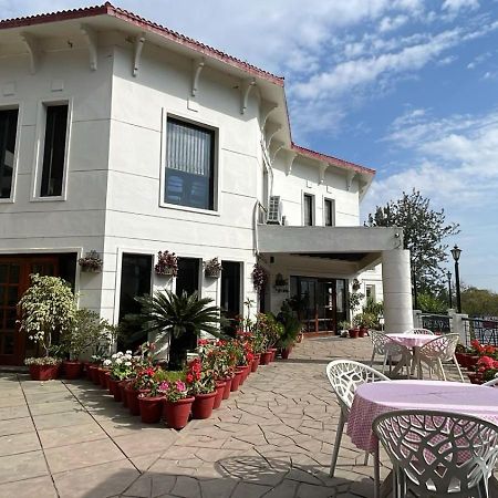 8Fold-Pinecrest By Larisa, Bhimtal Hotell Exteriör bild