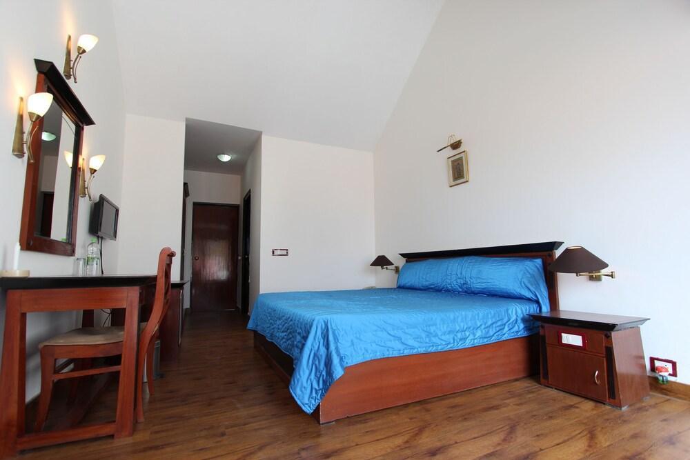8Fold-Pinecrest By Larisa, Bhimtal Hotell Exteriör bild