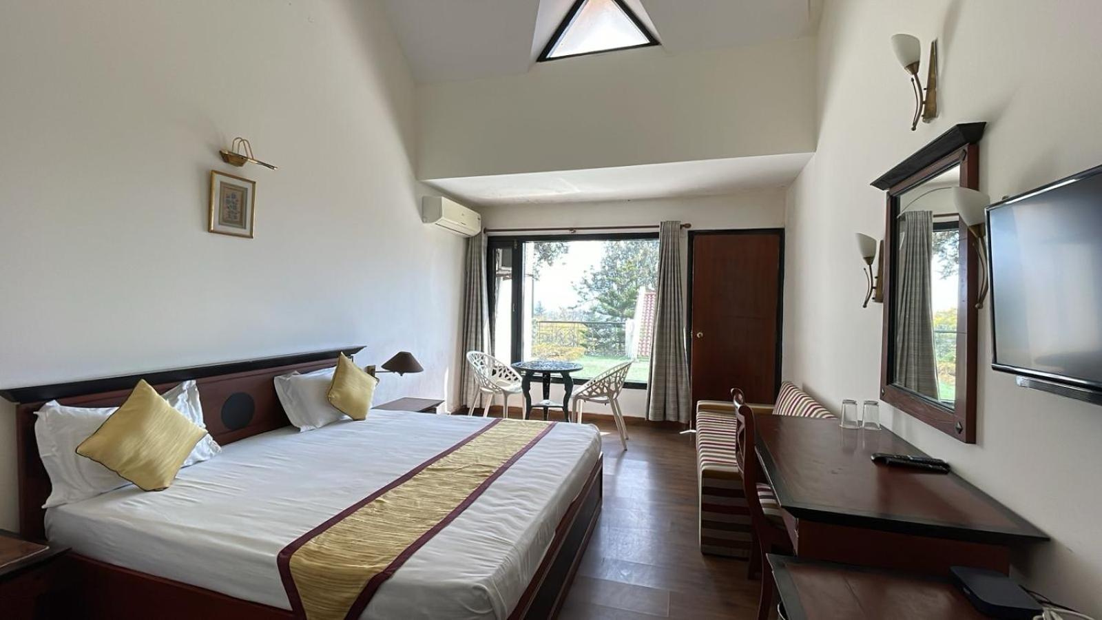 8Fold-Pinecrest By Larisa, Bhimtal Hotell Exteriör bild