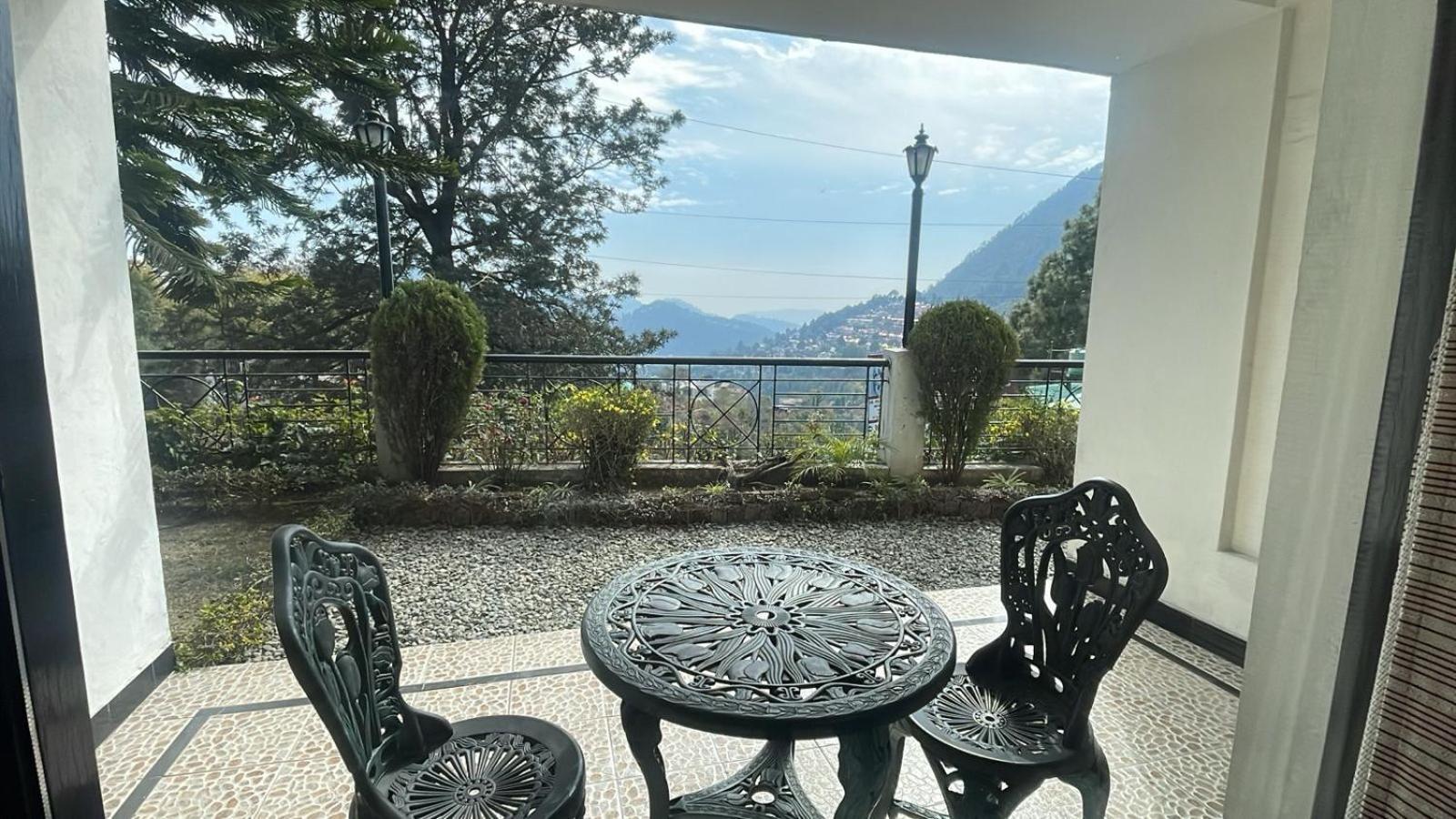 8Fold-Pinecrest By Larisa, Bhimtal Hotell Exteriör bild